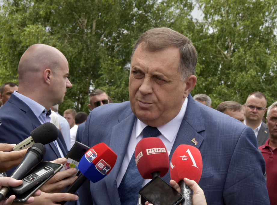 Milorad Dodik: Helez bi trebalo da počne da čita i da se informiše