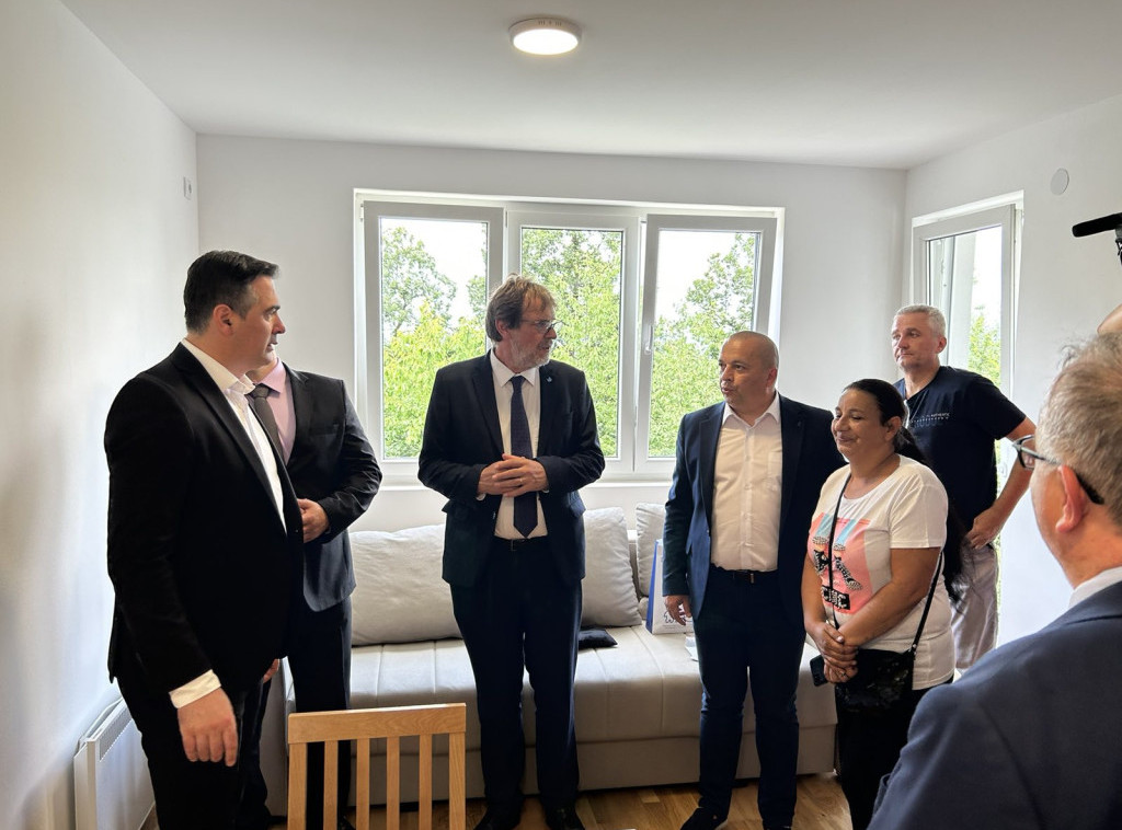 Žigmanov prisustvovao uručenju ključeva stanova ugroženim porodicama u Vrnjačkoj Banji