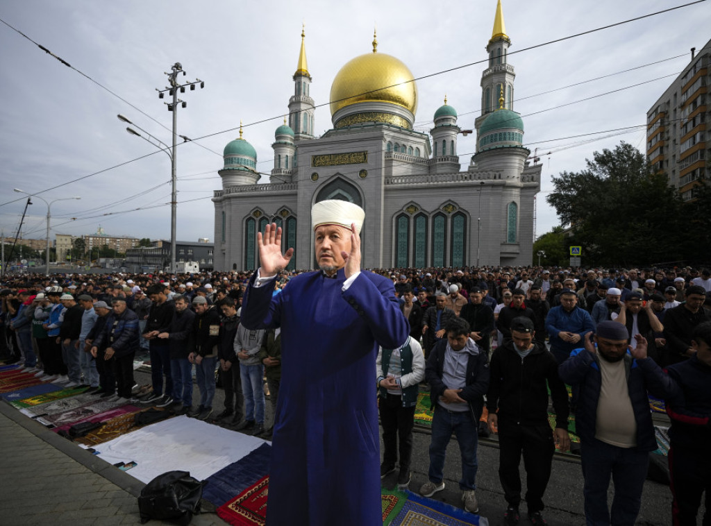 Muslimani u Srbiji i širom sveta proslavljaju Kurban-bajram