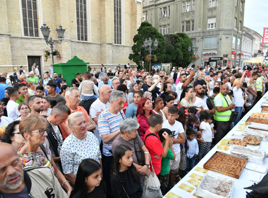 U Novom Sadu održana tradicionalna Bajramska sofra