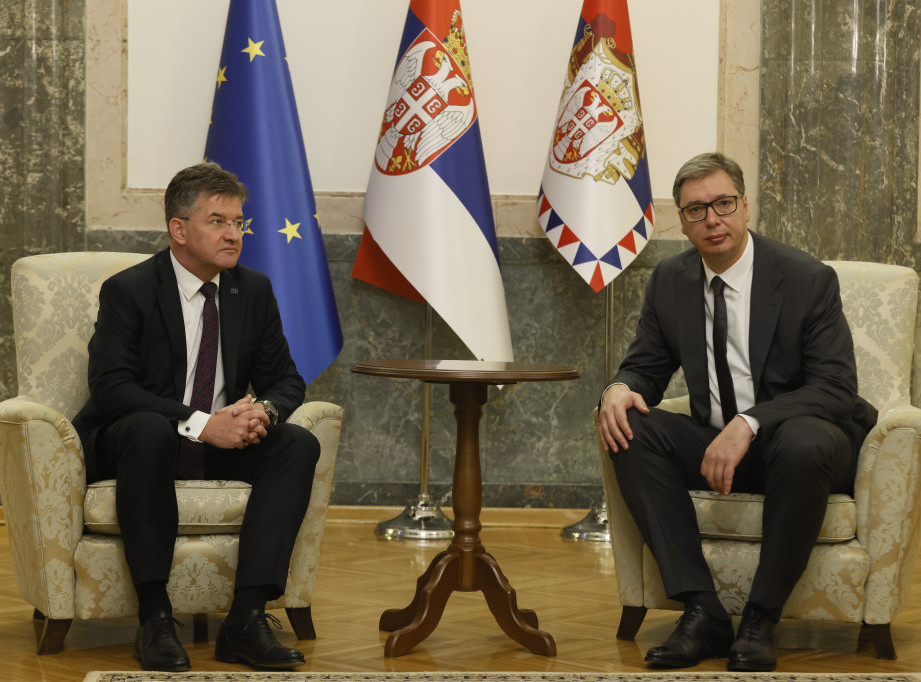 Vucic: Meeting with Lajcak addressed ways to de-escalate tensions in Kosovo-Metohija