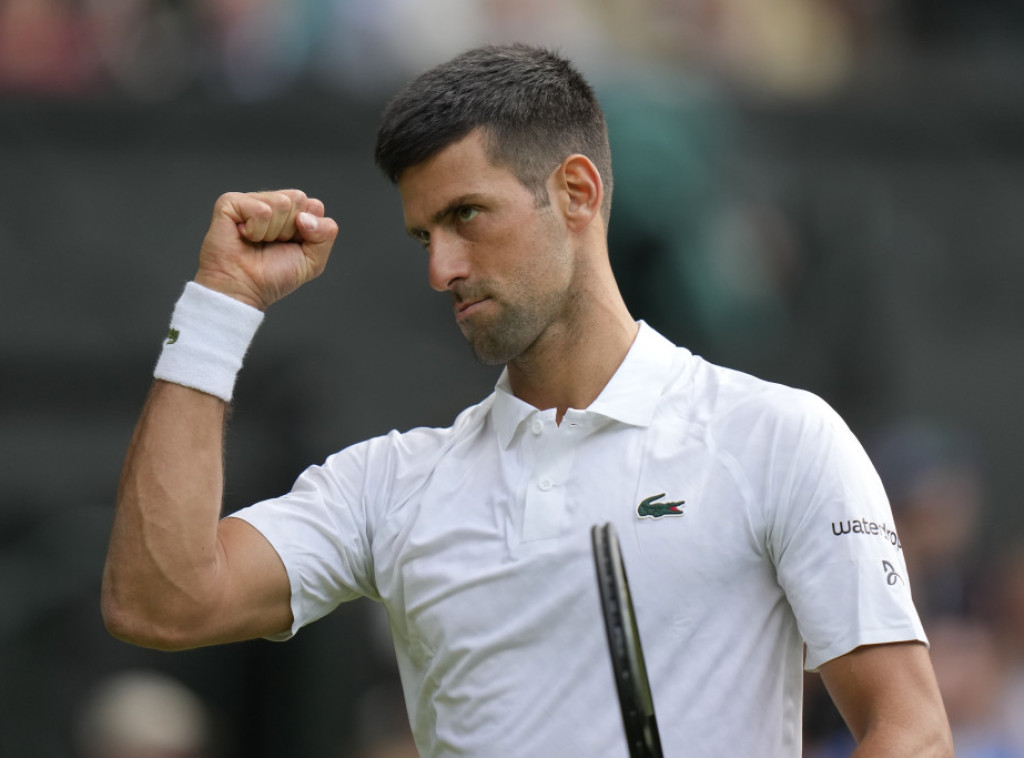 Djokovic defeats Thompson to reach Wimbledon third round