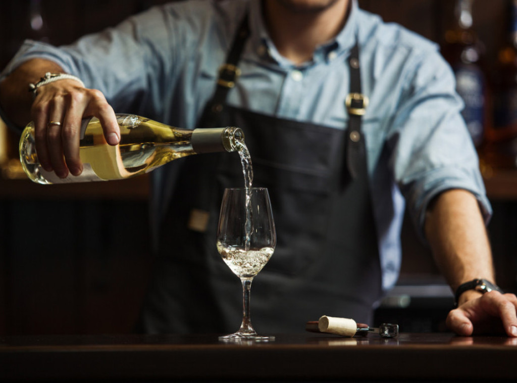 Francuska podigla procenu za proizvodnju vina ove godine, vraća se na prvo mesto