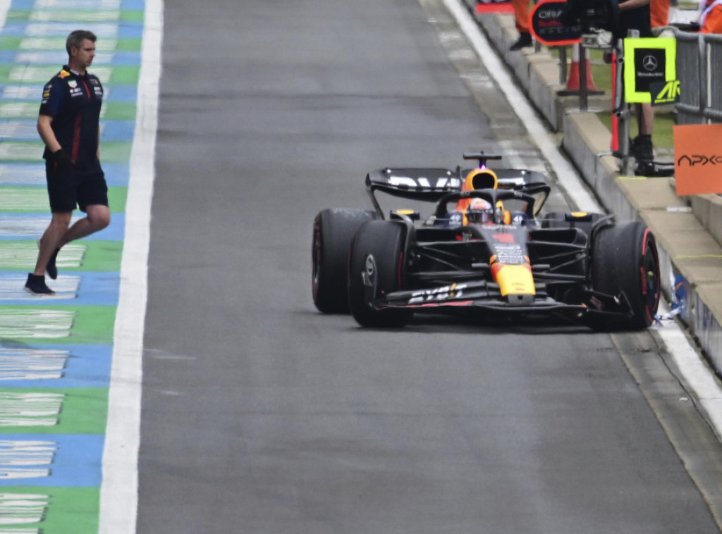 Maks Ferstapen startovaće sa pol pozicije na trci Formule 1 u Silverstonu