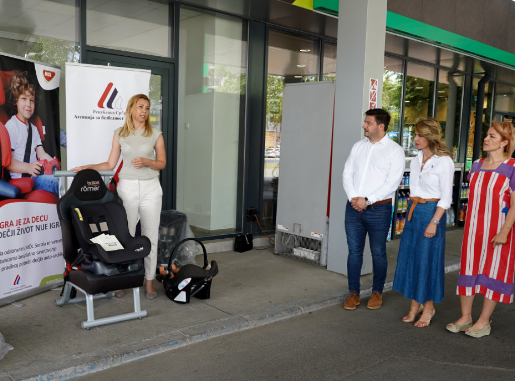 ABS i MOL Srbija obezbedili besplatnu proveru dečjih auto-sedišta u 15 gradova