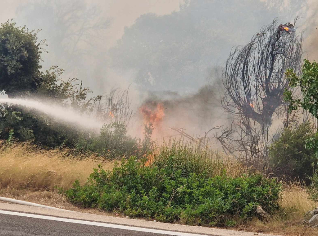 Najmanje dve osobe povređene u velikom požaru kod Šibenika