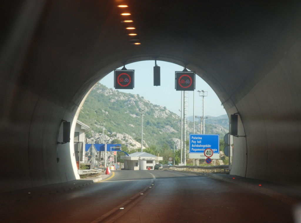 Crna Gora: Kilometarske kolone prema Baru, u tunelu Sozina saobraćajni kolaps