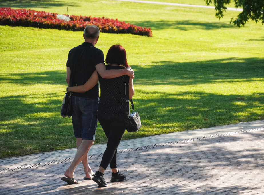 U Srbiji danas toplije vreme sa dužim sunčanim intervalima, temperatura do 24 stepena