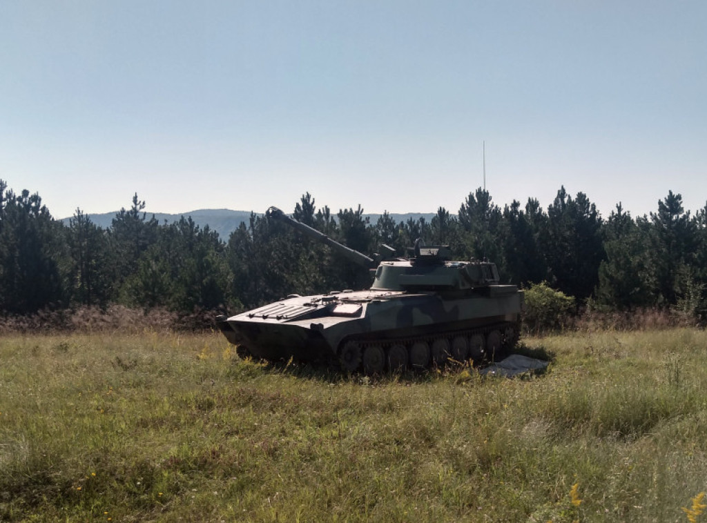 Kolona oklopnih borbenih vozila Vojske Srbije je na putu ka Kopnenoj zoni bezbednosti