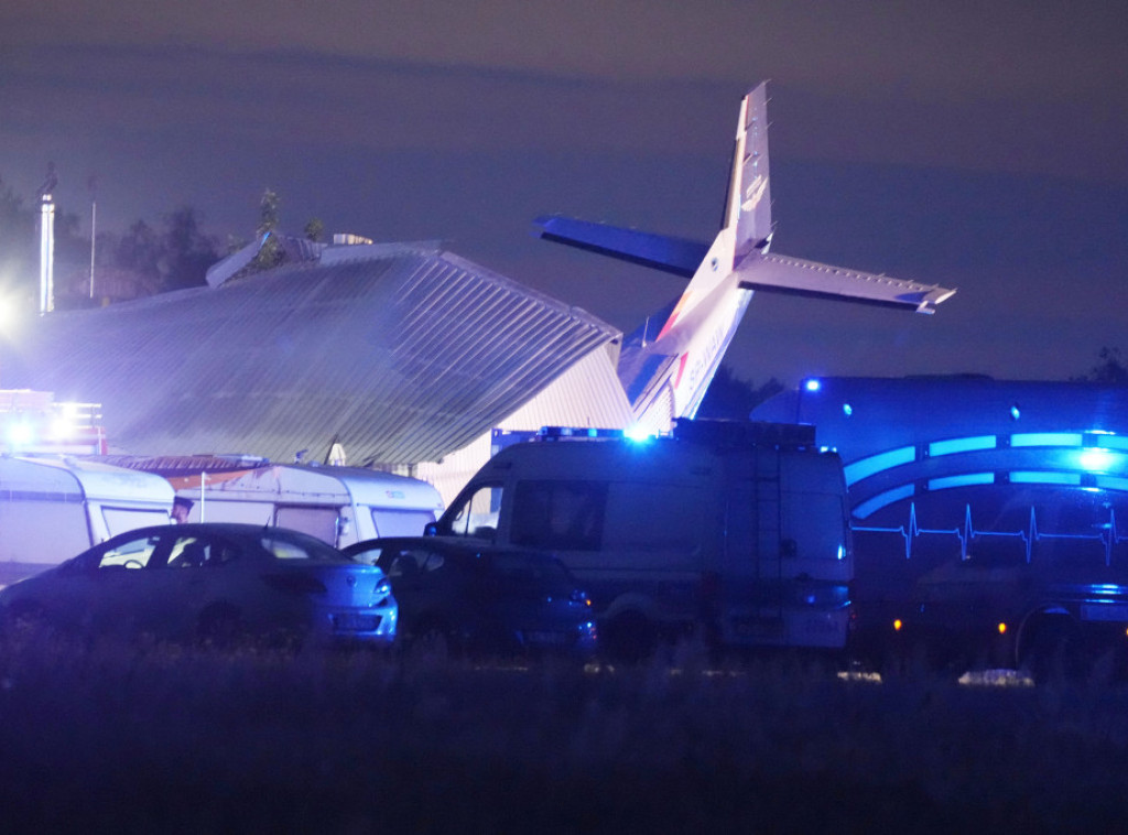 Avion se srušio na aerodromski hangar u Poljskoj, pogunilo pet osoba