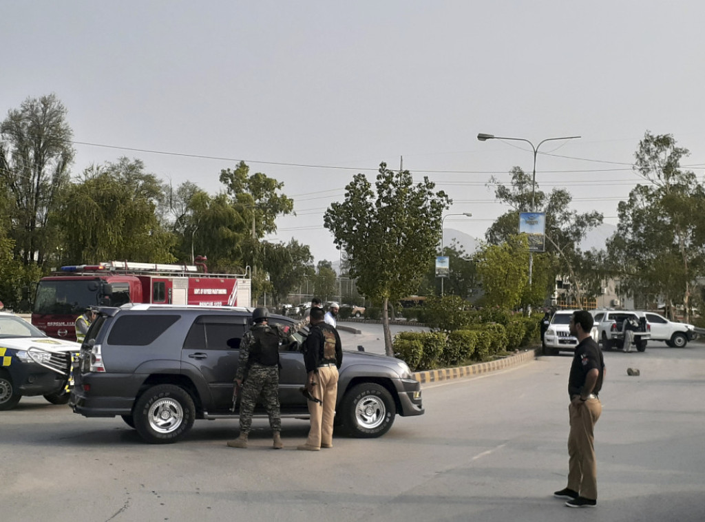 Osam povređenih u napadu bombaša samoubice na kamion snaga bezbednosti
