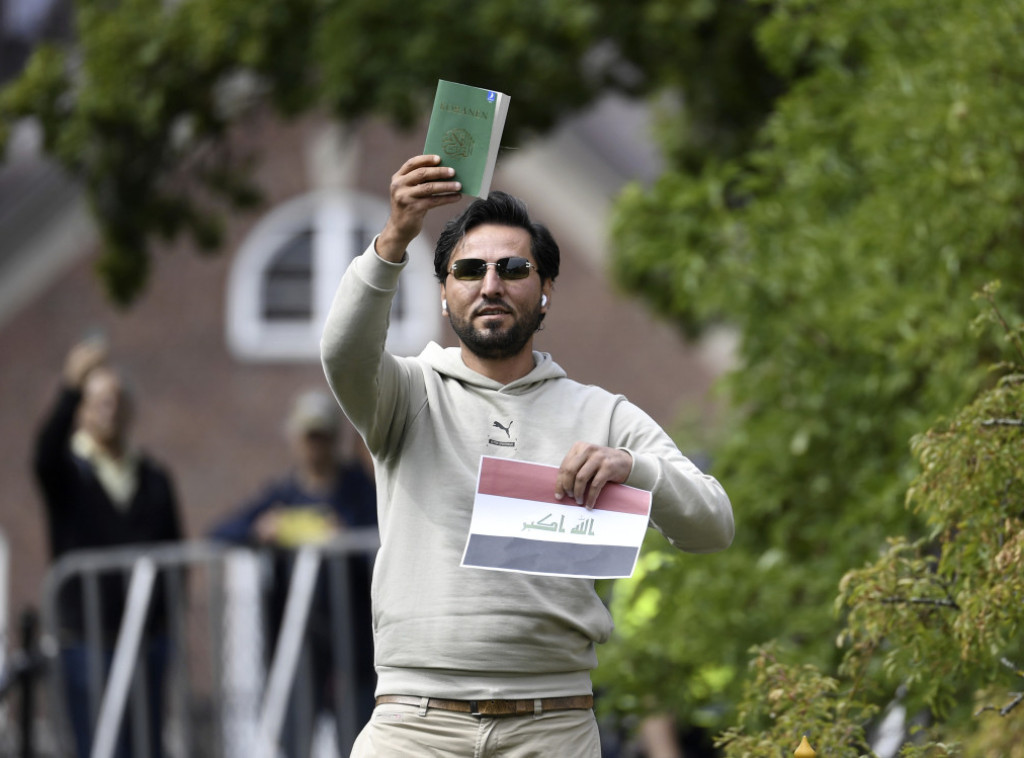 Švedska: Demonstranti šutnuli i delimično uništili Kuran ispred iračke ambasade