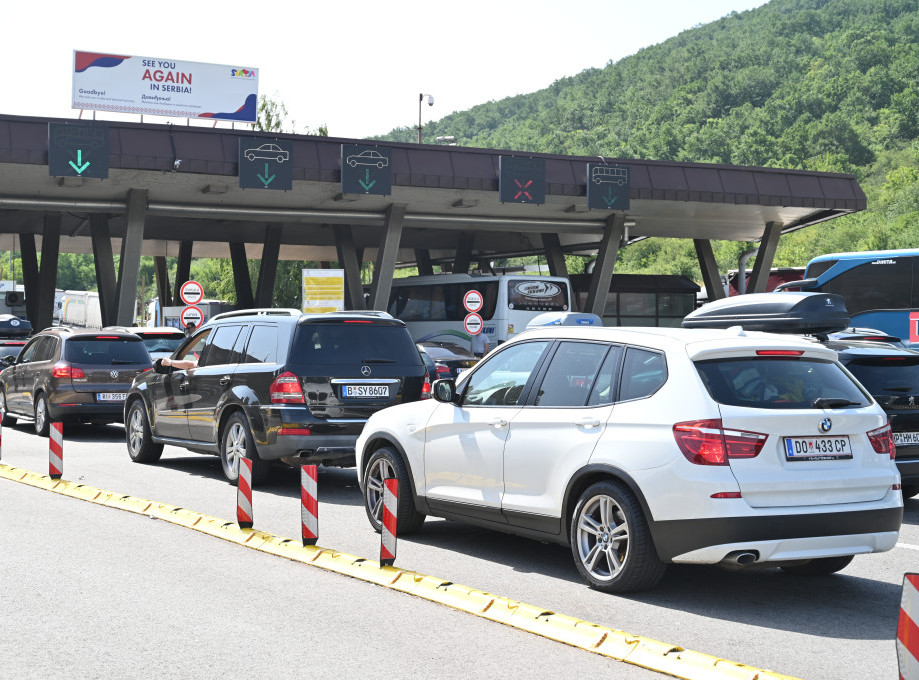 Dobra prohodnost puteva, automobili na Preševu čekaju 30 minuta, na Gradini 40