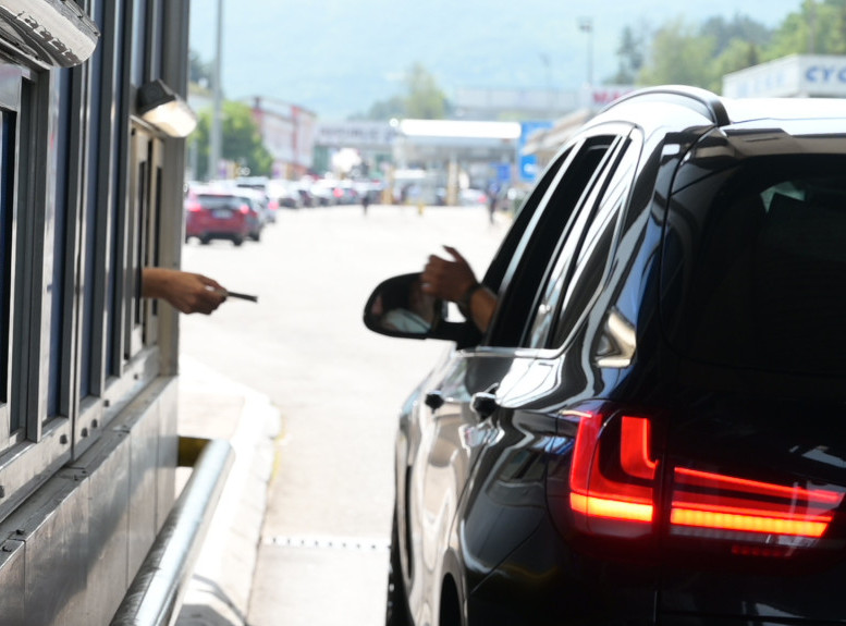 Putnička vozila se na Horgošu, na ulazu u zemlju, zadržavaju 60 minuta