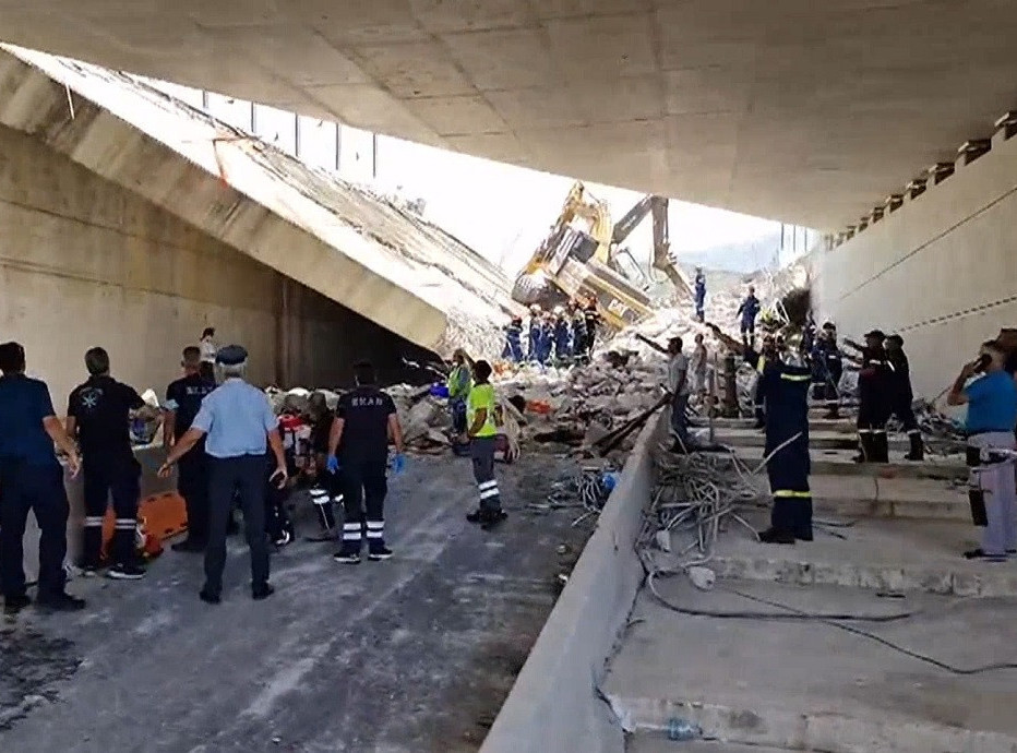 Patras: Urušio se deo mosta, poginula najmanje jedna osoba, dve nestale