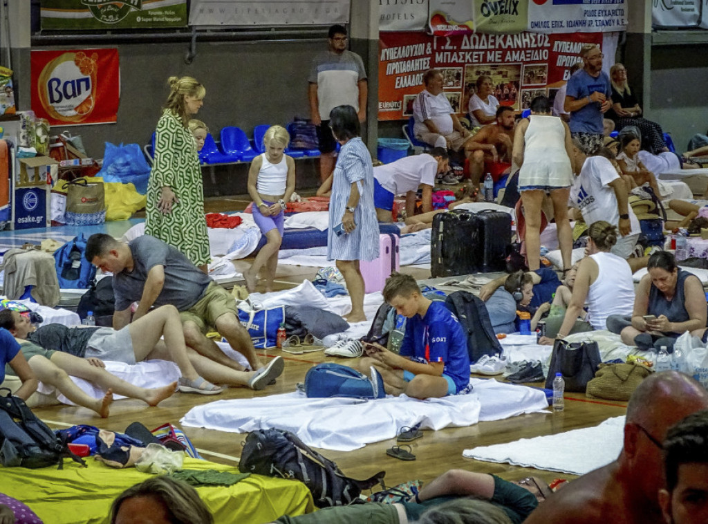 Na jugu Rodosa proglašeno vanredno stanje, izvedena najveća evakuacija ikada u Grčkoj