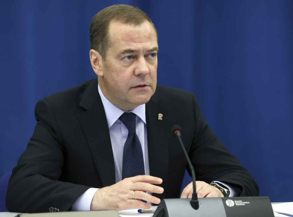 Medvedev: Rusija da bira "nestandardne mete'' za svoje napade