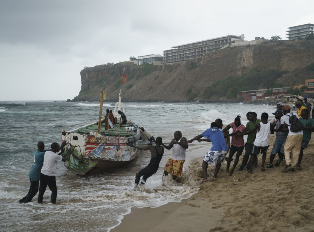 Utopilo se najmanje 17 migranata kada se prevrnuo čamac kod obala Senegala