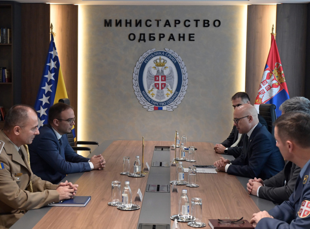 Ministar Vučević se sastao sa ambasadorom Bosne i Hercegovine
