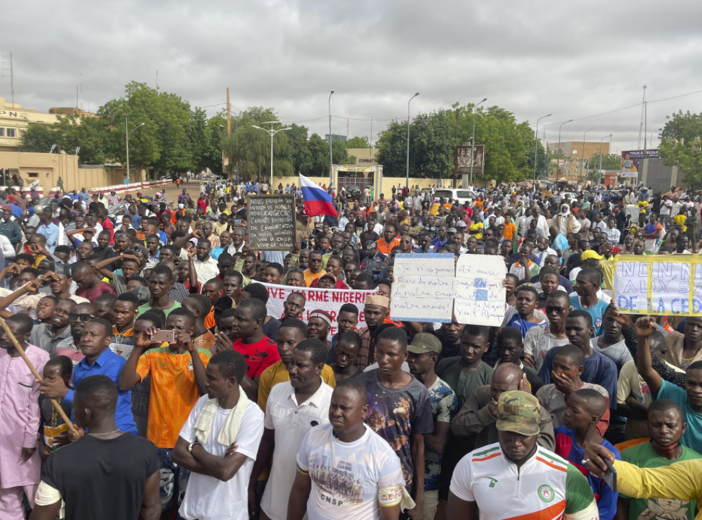 Pristalice vojne hunte u Nigeru protestovale zbog uvedenih sankcija