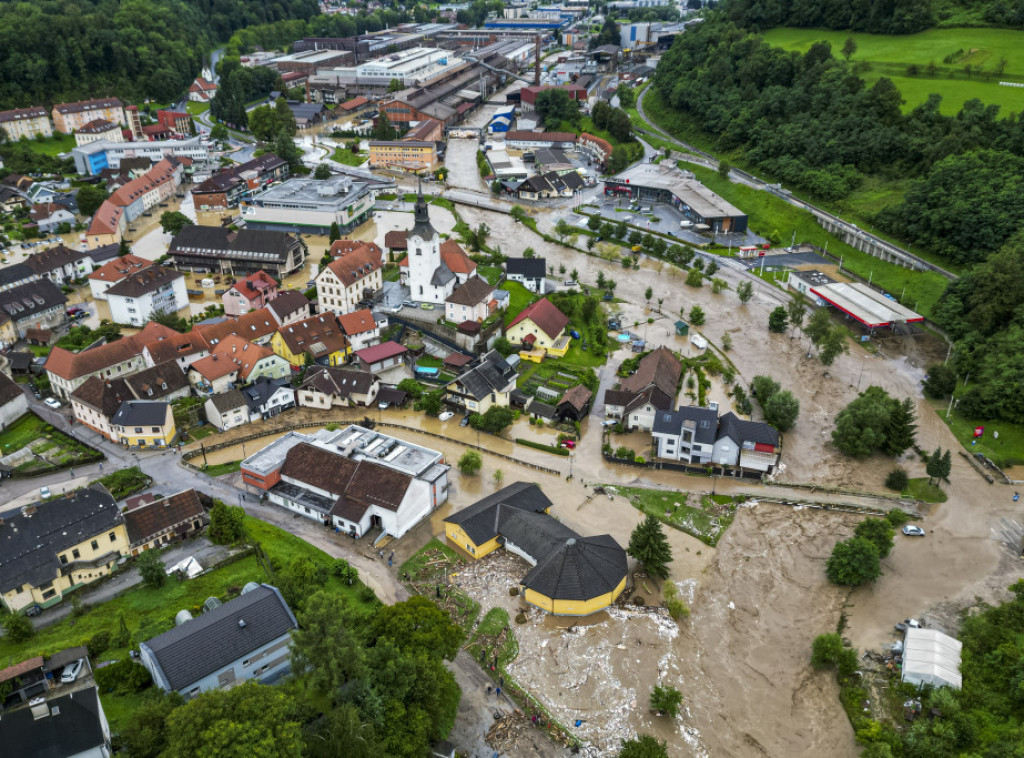 Slovenija: Na snazi crveni meteo-alarm, sastaje se Savet za nacionalnu bezbednost