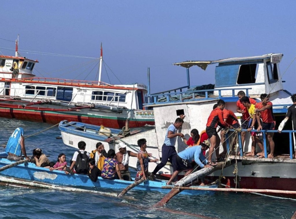 Filipini: Trajekt udario u krhotine u moru, jedna osoba nastradala, oko 100 spaseno