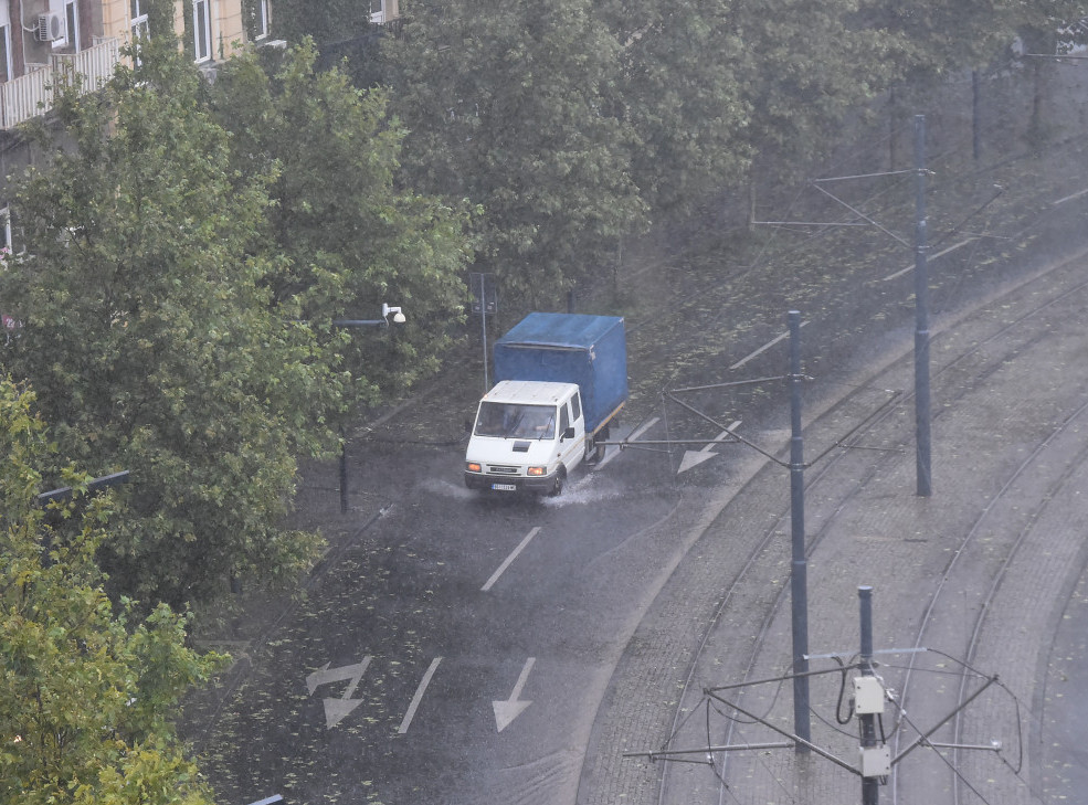 U Srbiji danas oblačno i hladno vreme s kišom i lokalnim pljuskovima