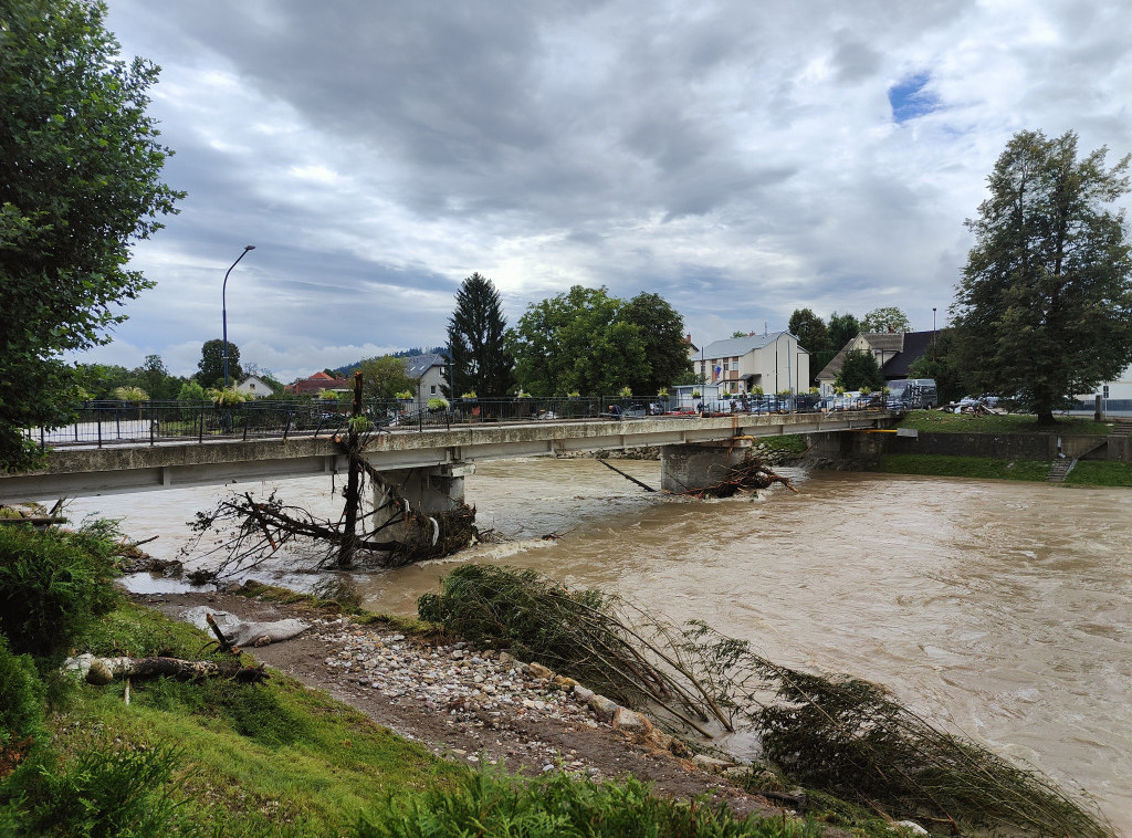 Sloveniji poslata humanitarna pomoć iz više zemalja