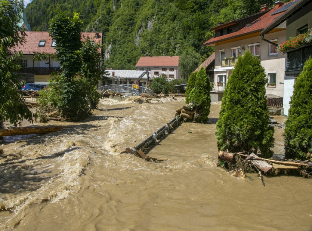 Zbog oštećene kanalizacione cevi u Kranju preti ekološka katastrofa