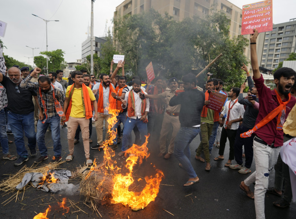 Indija: Sedam osoba ubijeno u sukobima hinduista i muslimana