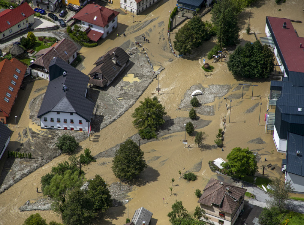 U Sloveniji 14. avgust proglašen za dan solidarnosti, situacija se smiruje