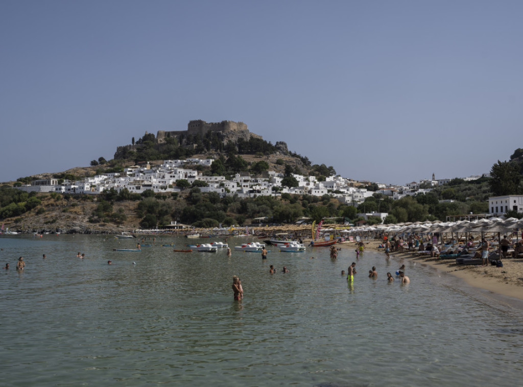 U Grčkoj se šire protesti zbog kompanija koje iznajmljuju ležaljke na plažama