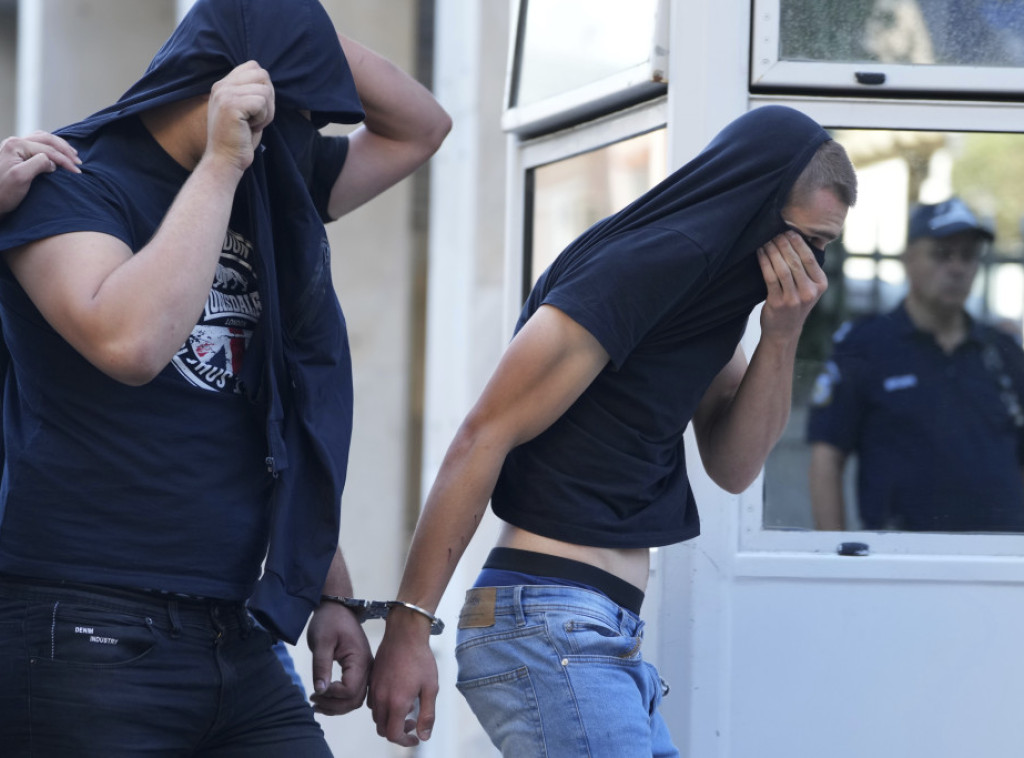 Zbog ubistva Mihalisa Kacurisa, grčke vlasti odredile su pritvor za 30 huligana, među kojima je 28 Hrvata
