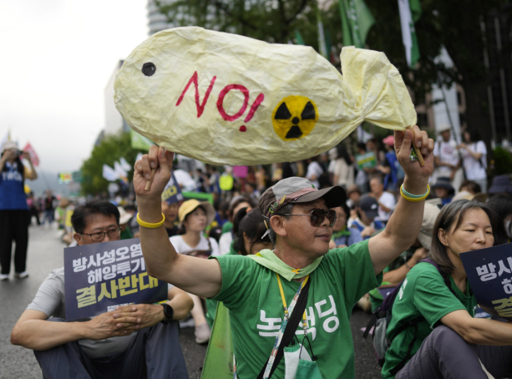 Stotine južnokorejskih aktivista protestovalo u Seulu protiv plana Japana da ispusti vodu iz nuklearke Fukušima