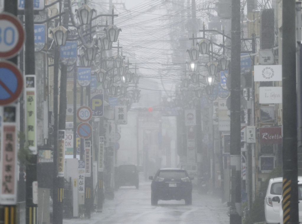 Japan: Zbog tajfuna Lan naređena evakuacija 240.000 ljudi, otkazani letovi