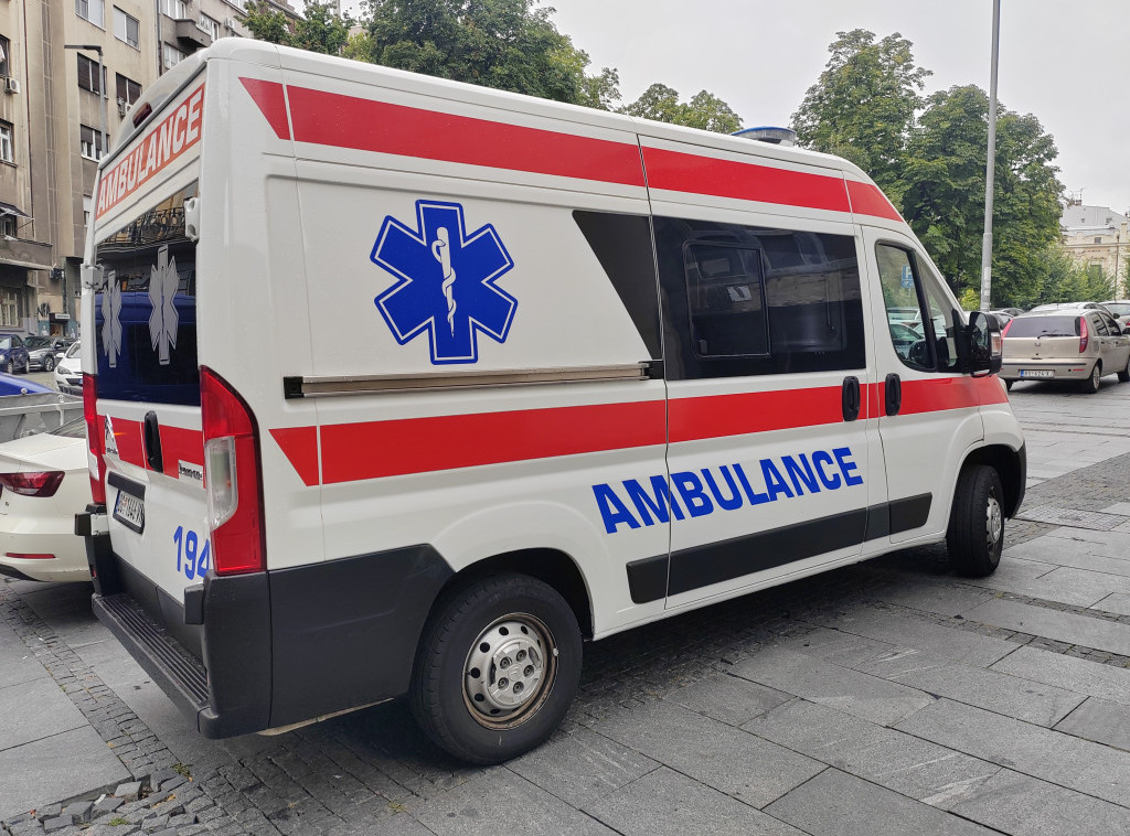 Hitna pomoć: Jedna devojka povređena u udesu u Mirijevu