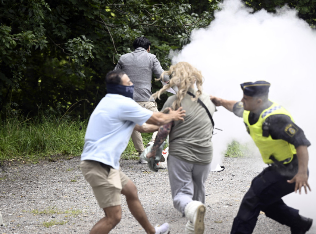 Švedska policija uhapsila ženu koja je ometala protest antiislamskog aktiviste