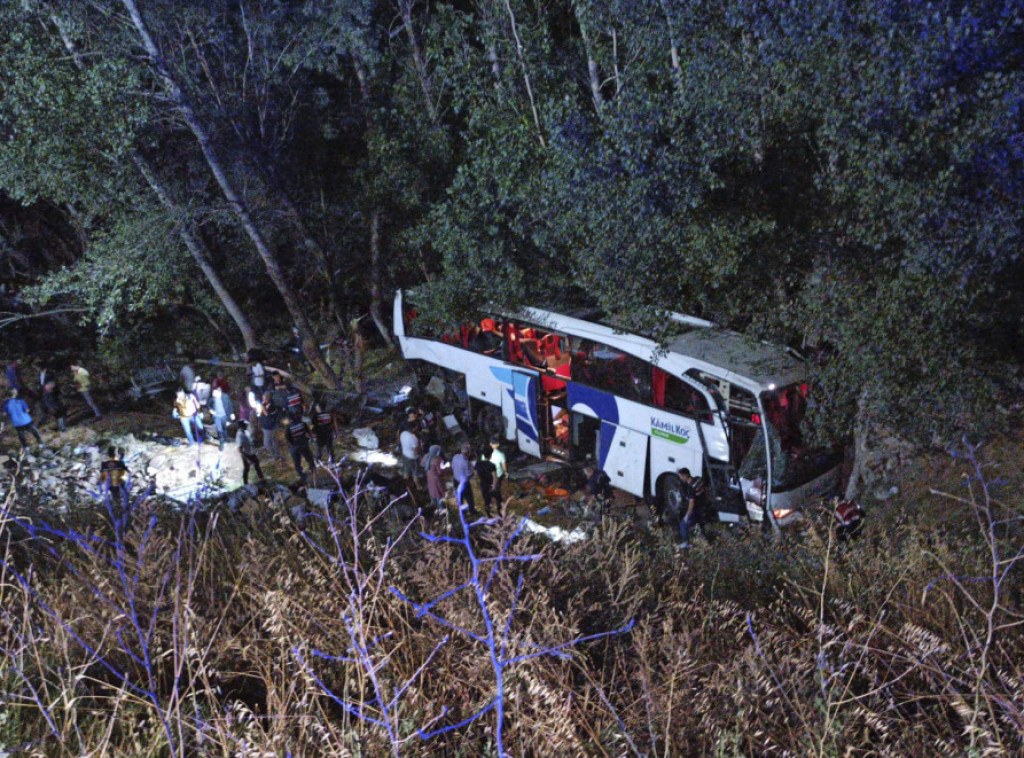 U autobuskoj nesreći u Turskoj poginulo 12 osoba, povređeno 19