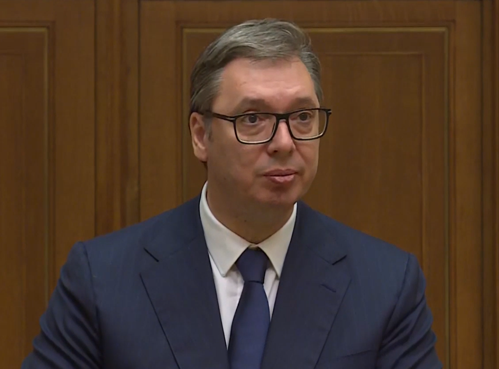 Vučić: Prijave za pomoć deci idu odlično, penzioneri da se prijave za kartice