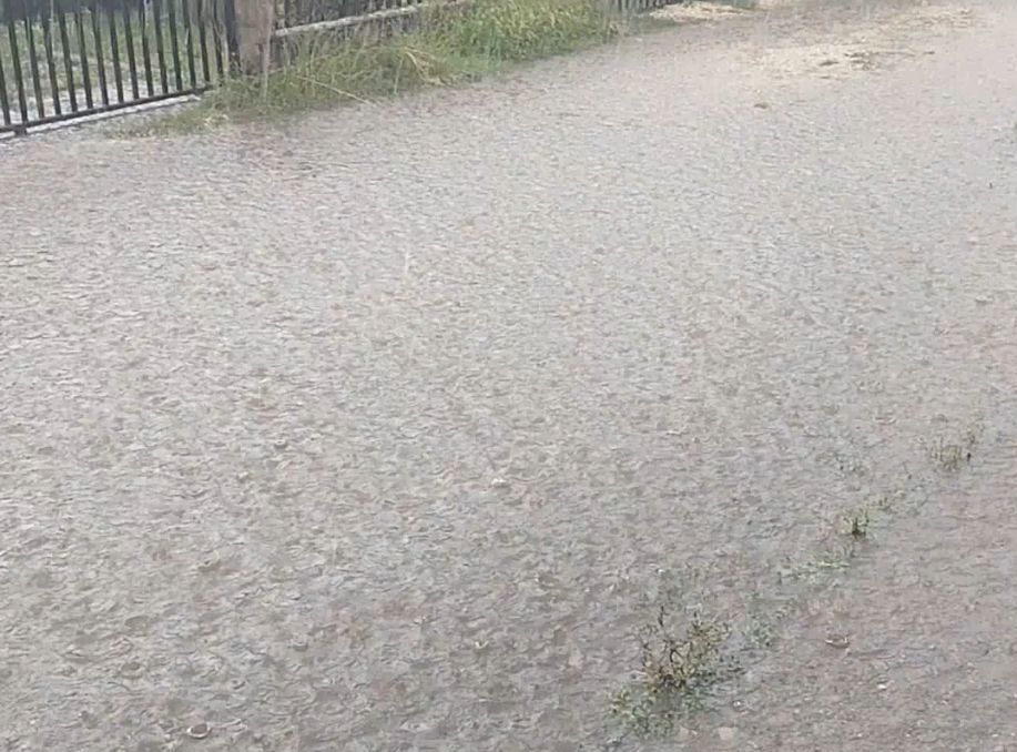 Zaječar pogodilo nevreme sa gradom, ulice bile poplavljene