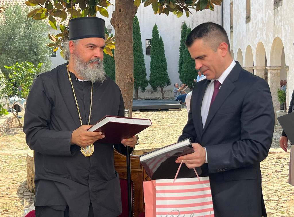 Ministar Milićević u manastiru Krupa kod Knina uručio 300 bukvara