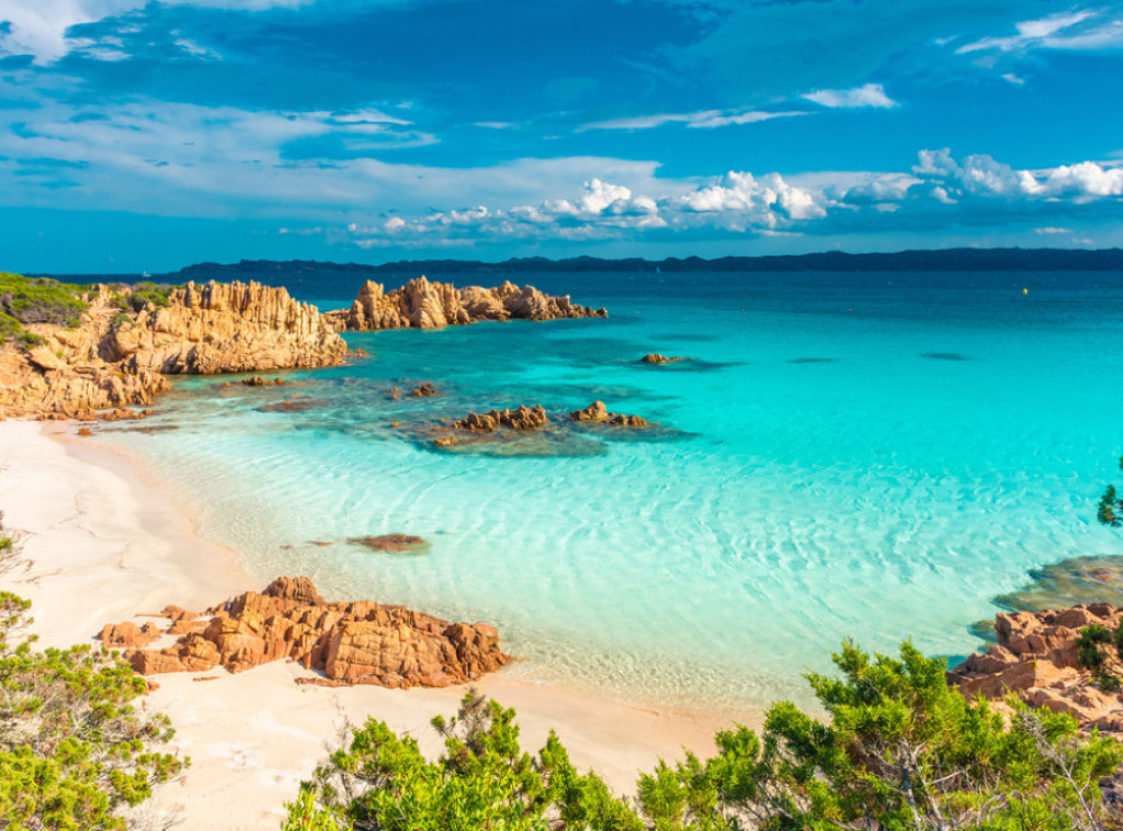 Francuski turista uhapšen na Sardiniji jer je nosio 41 kilogram kamenčića