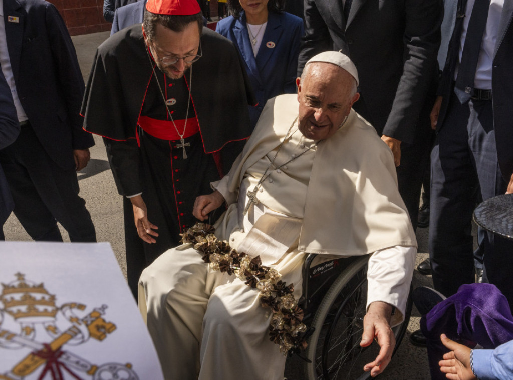Papa Franja stigao u posetu Mongoliji, svečano dočekan