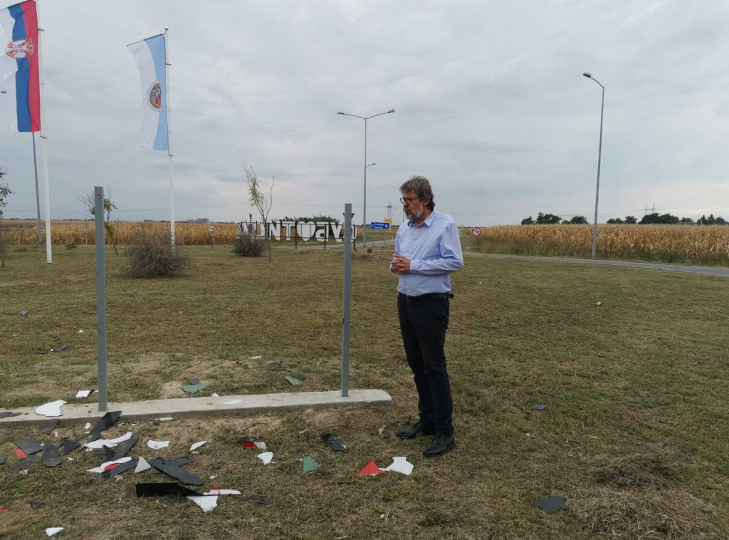 Žigmanov oštro osudio vandalsko uništavanje natpisa Subotica na mađarskom jeziku