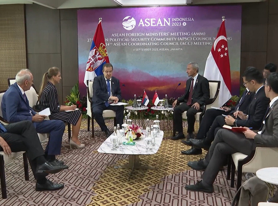 Dacic meets with FMs of Singapore, Cambodia on sidelines of ASEAN summit