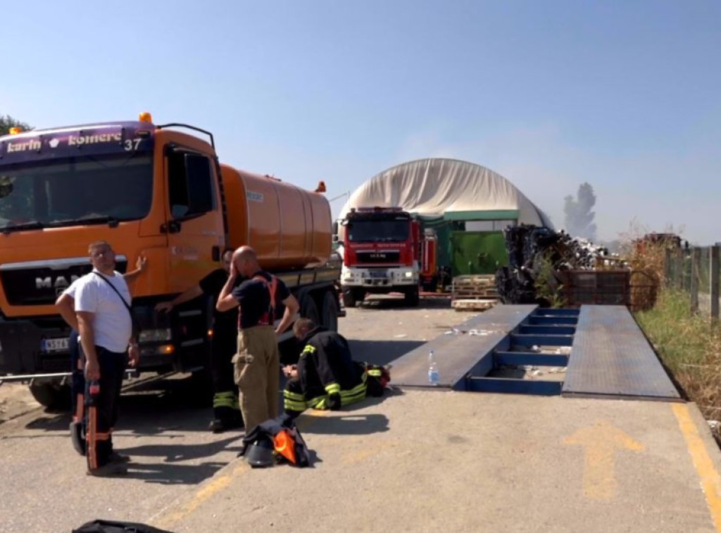 Lokalizovan požar u Centru za reciklažu papira u Veterniku, nema povređenih