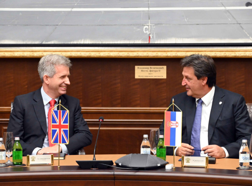 Gašić se sastao sa ambasadorom Velike Britanije, razgovarali o unapređenju saradnje između dve države