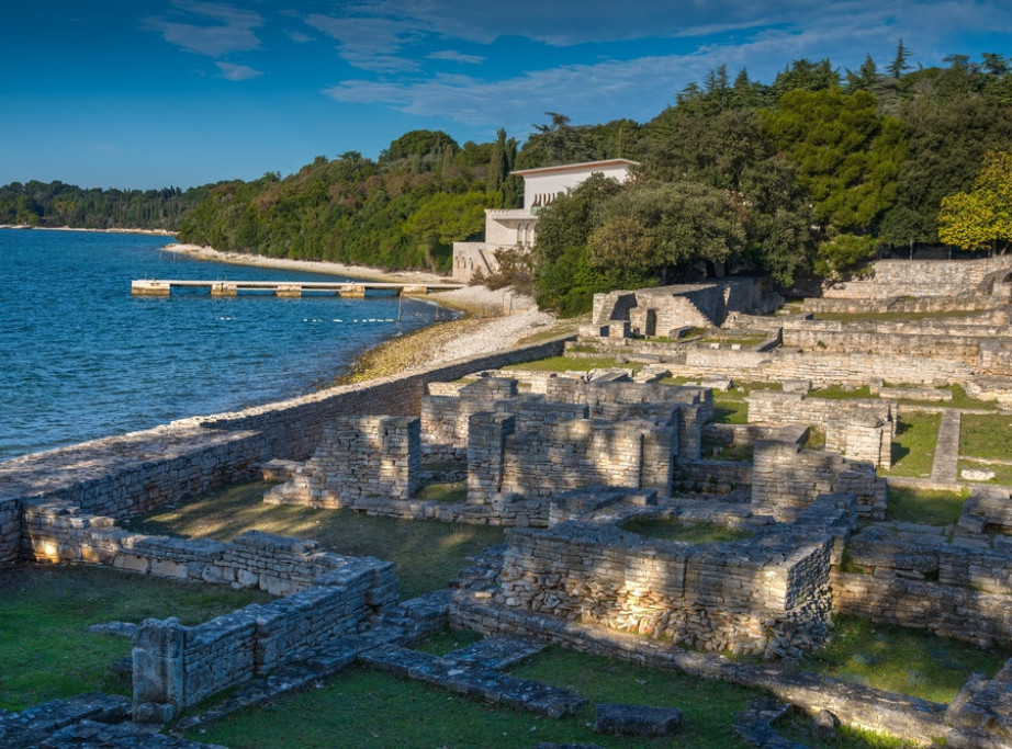 Zabrajeno kupanje na plaži u Pločama zbog zagađenja mora fekalijama