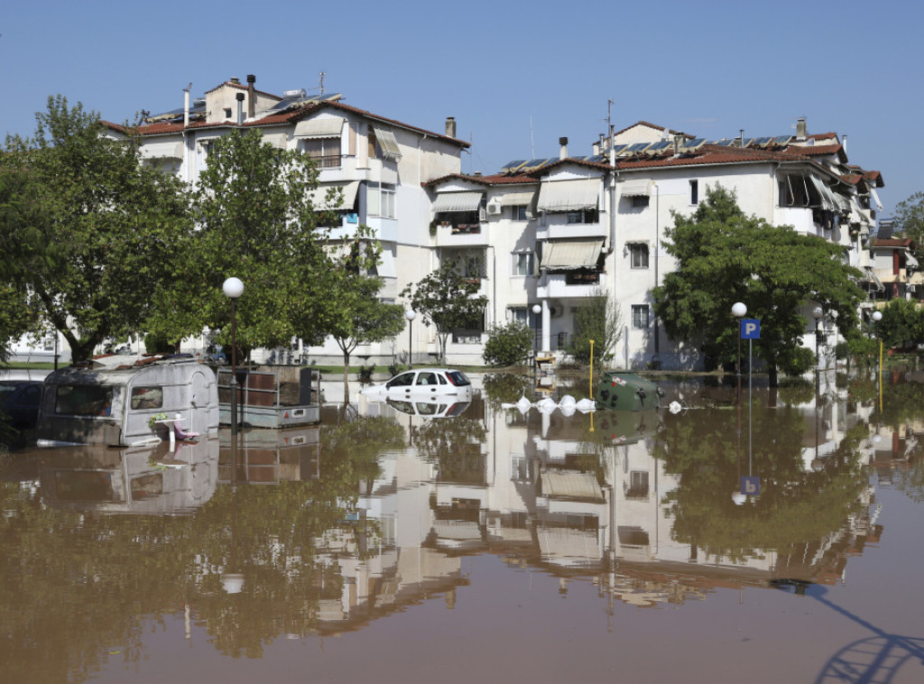 Stotine ljudi u Grčkoj zarobljeno u poplavljenim selima bez hrane i vode