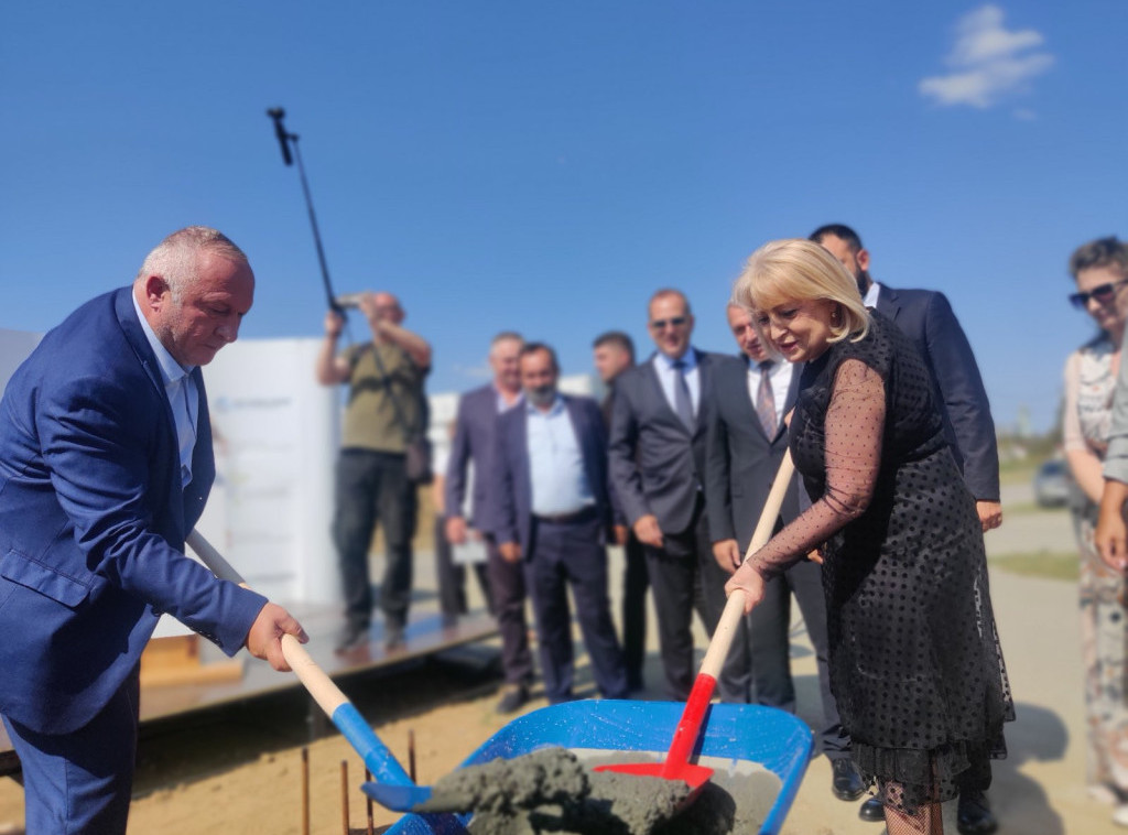 Đukić Dejanović prisustvovala početku radova na novom vrtiću u Petrovcu na Mlavi